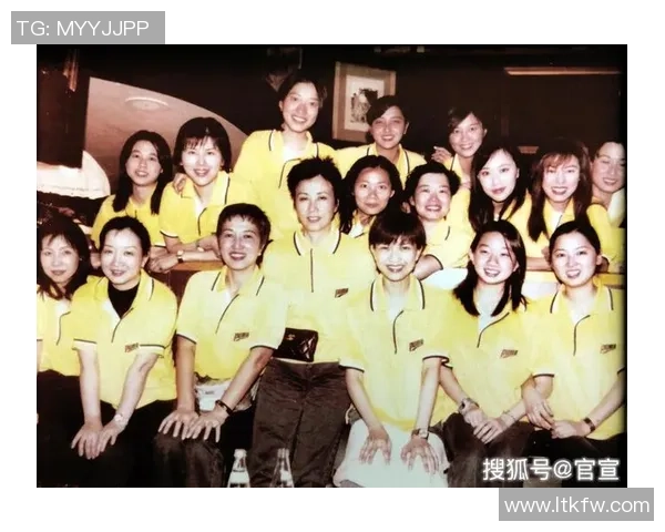 香港足球明星队聚餐分享球场趣事与团队精神的温馨时刻 香港足球明星队聚餐分享球场趣事与团队精神的温馨时刻